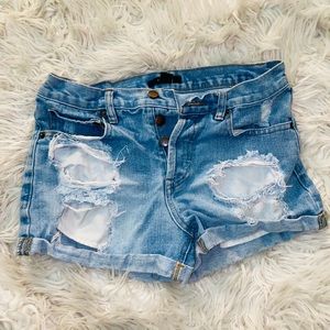 Demi’s distressed shorts